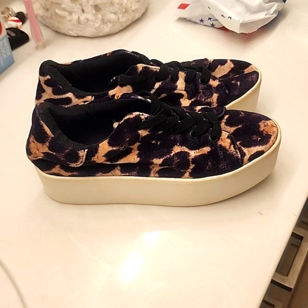 Steve Madden-Palmer. Leopard Platform Fabric Sneaker